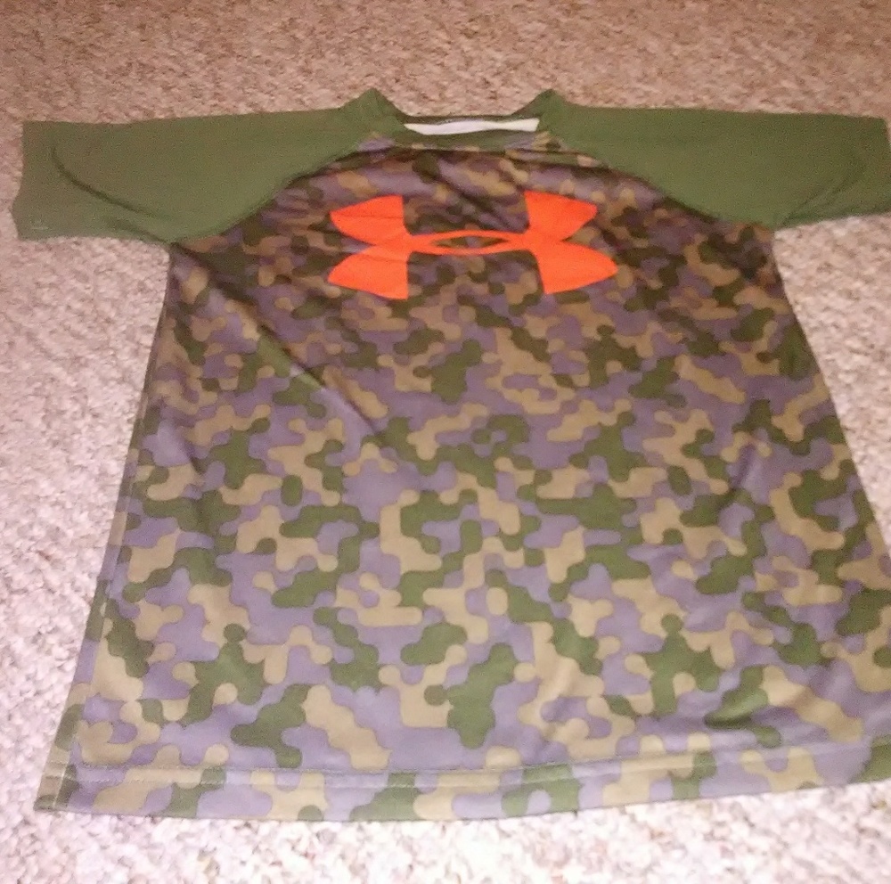 Under armour boy shirt
